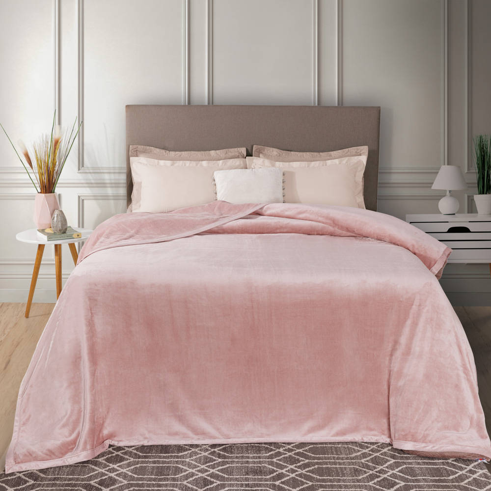EUROPA COBERTOR TOQUE DE LUXO-ROSA MALVA-AMBIENTADO-01-BAIXA